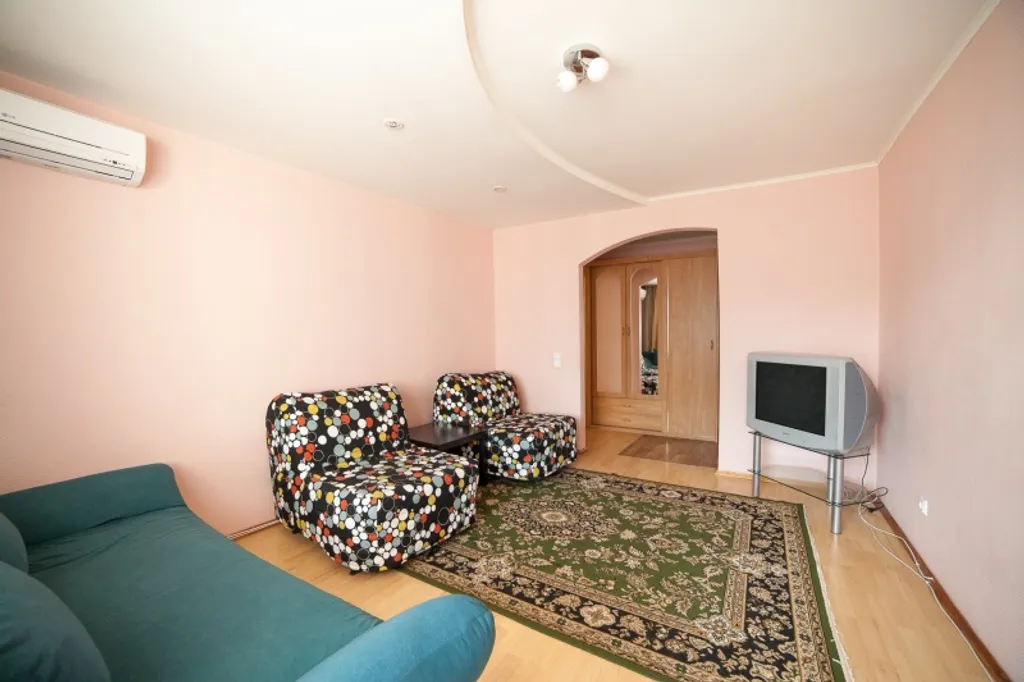 Светлая, чистая двухкомнатная квартира