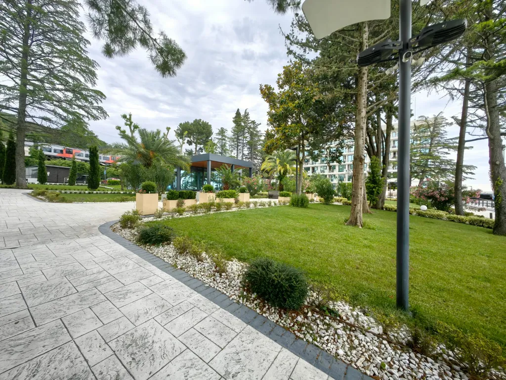 Дизайнерский апартамент с видом на бассейн