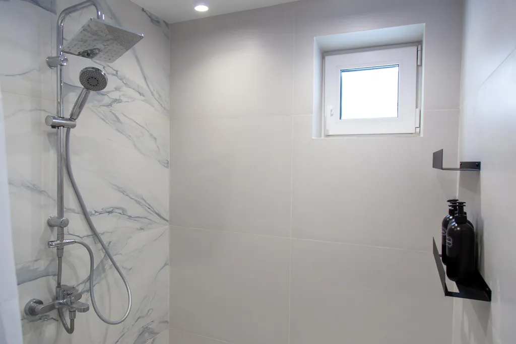 Большой дом с видом на озеро, 3 спальнями, сауной и детской площадкой