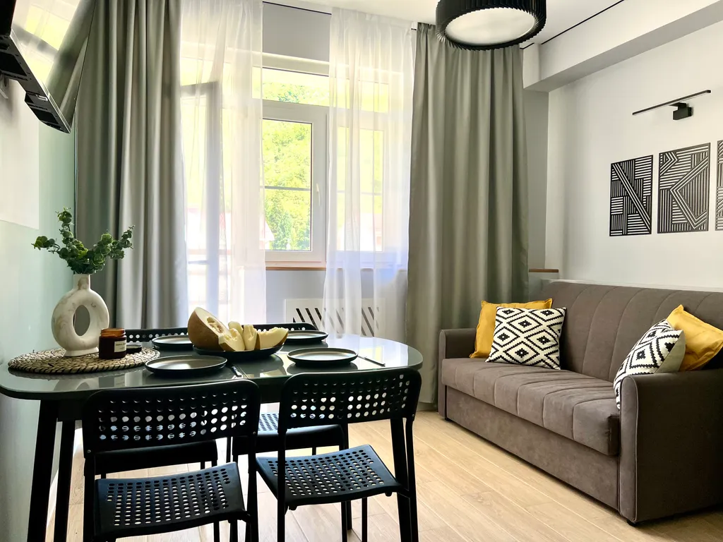 Просторная квартира с новым ремонтом для семьи в центре