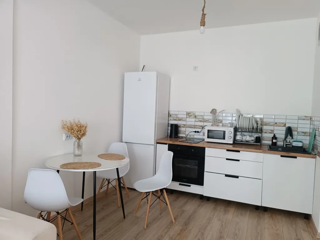 Двухкомнатная квартира возле озера и парка