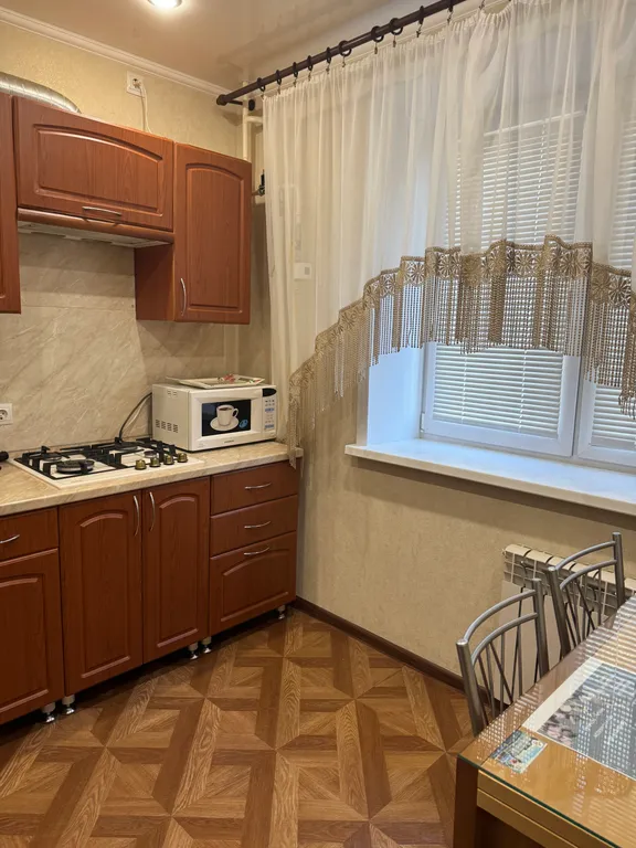 Уютная двухкомнатная квартира — аренда посуточно в Боровичи