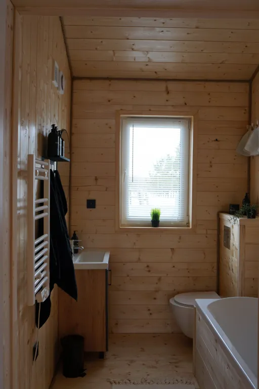 Дом с фурако на берегу реки