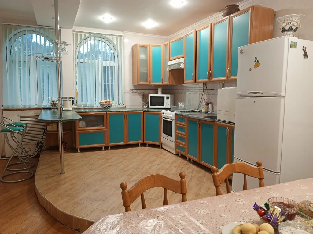 Отдельный большой дом в курортной зоне, с беседкой и мангалом.