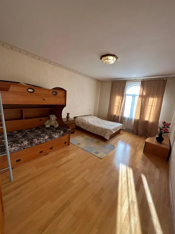 Дом с баней, бассейном и караоке