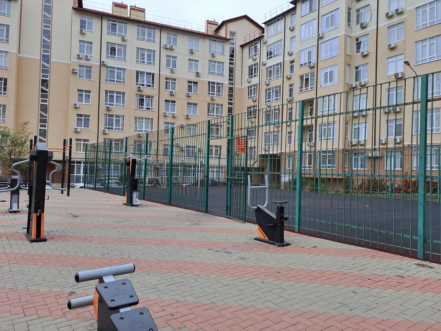 Внутренний двор. Спортивная площадка. Внутренний двор. Спортивная площадка.