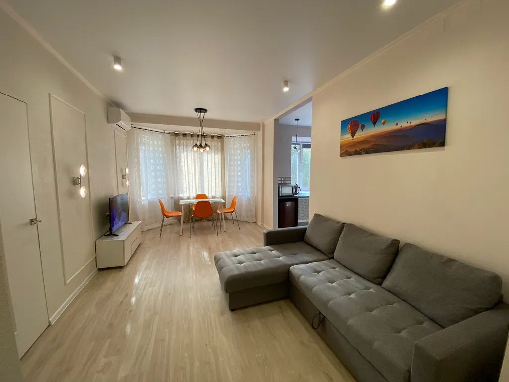 Трёхкомнатная квартира в центре с новым ремонтом — аренда посуточно в Челябинск