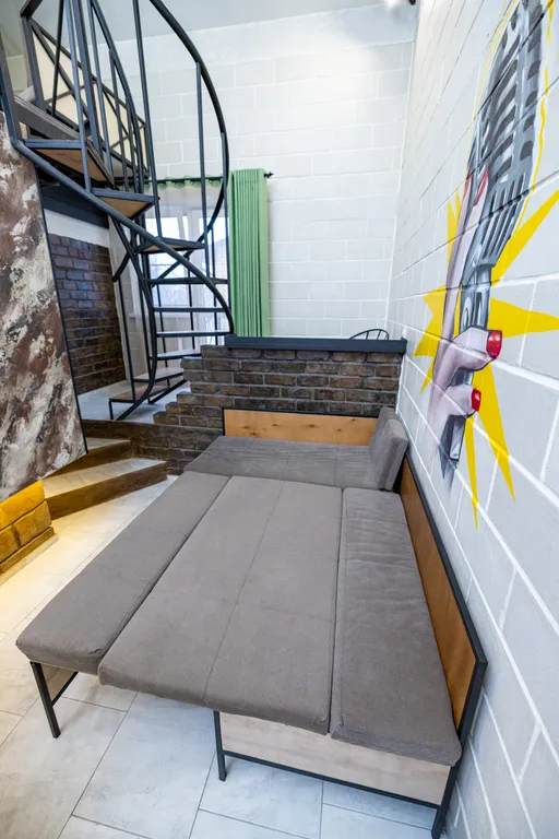 Двухуpовнeвaя cтудия с сауной Mерлин Монрo