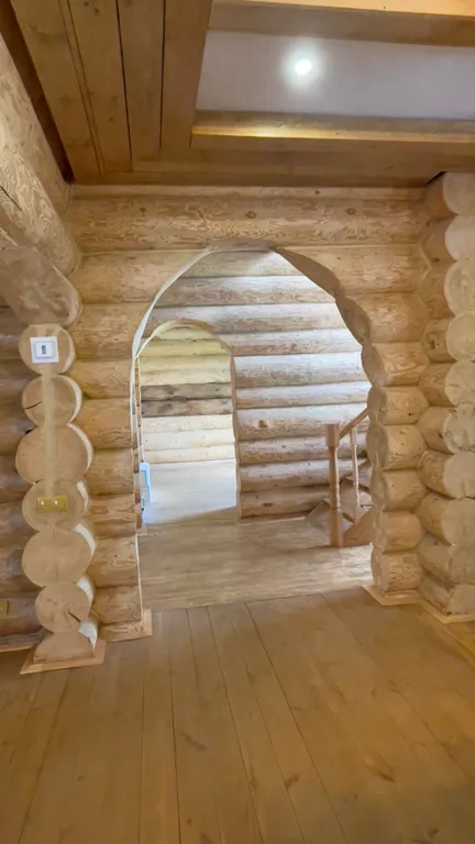 Загородный дом в лесу у реки