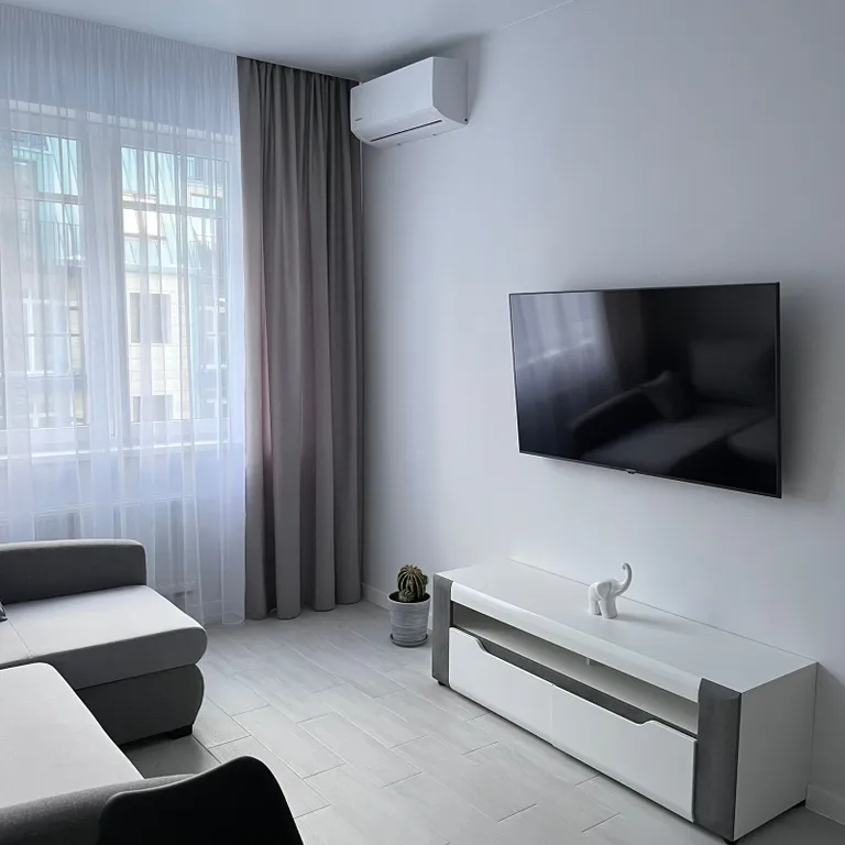 Центр города, квартира на набережной у Рыбной деревни