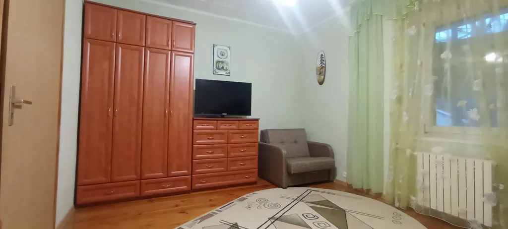 Уютный просторный дом с камином электрическим