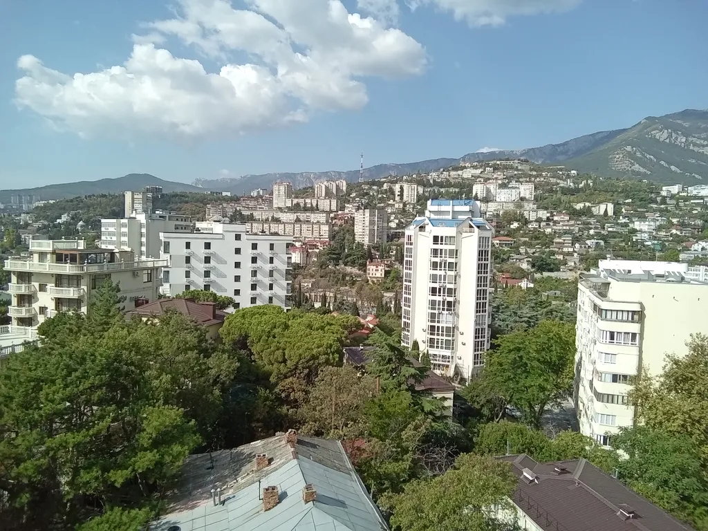 Просторная квартира центр города с видом на море и горы