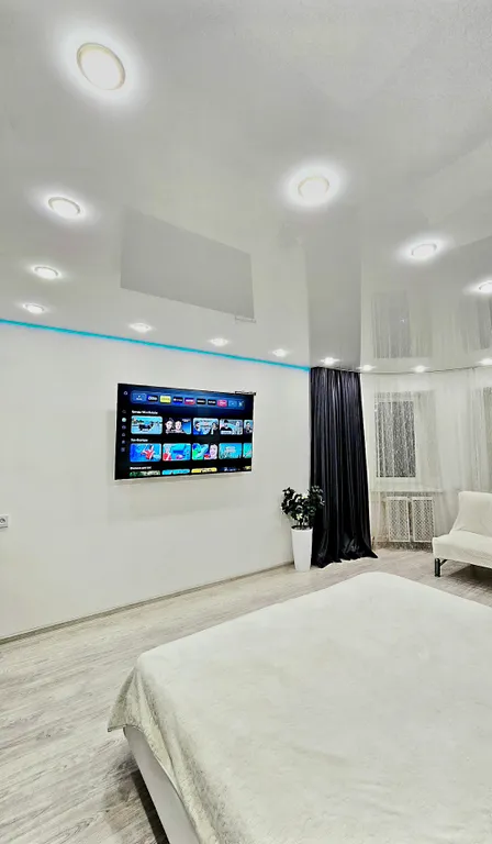 Уютная квартира с панорамными окнами и джакузи