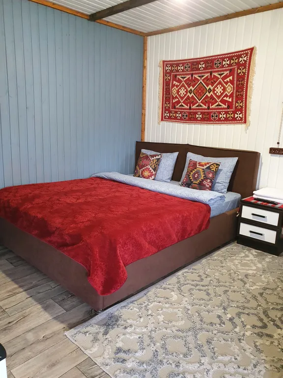 Домик с терассой и красивым видом на горы