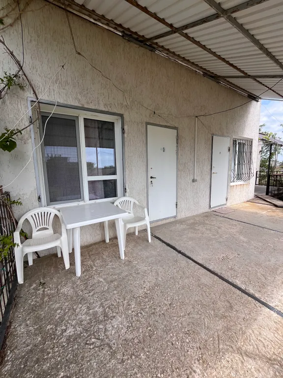 Трехместный номер (подходит для семьи из 4 чел), небольшой эконом