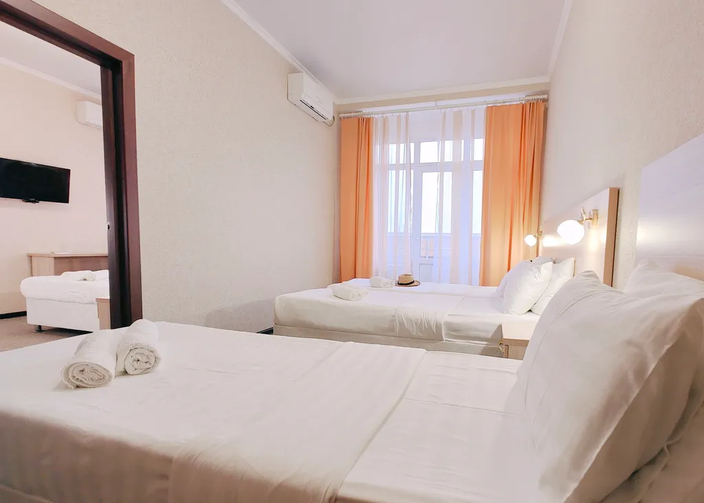 2х комнатный 5ти местный номер с боковым видом на море