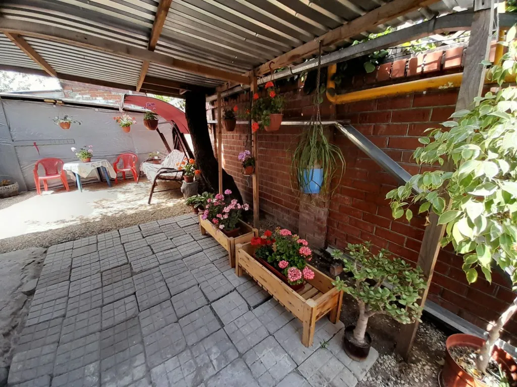 Дом в тихом пригороде не далеко от моря