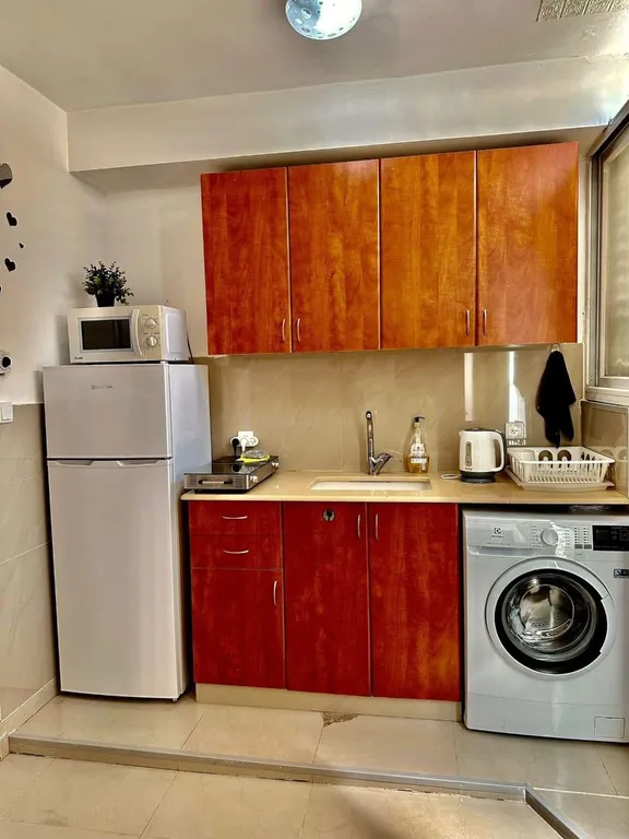 Небольшая новая студия в бат яме 150 мет от моря, очень тихая светлая