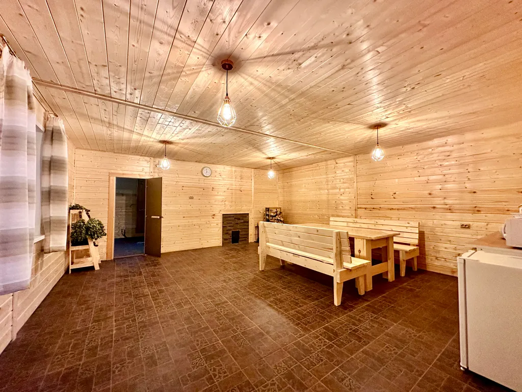 Дом с баней и беседкой на реке