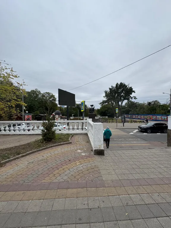 Уютная комната в самом центреВид из окна в парк Ростова-на-Дону