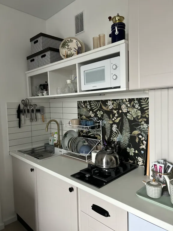 Студия с видом на город