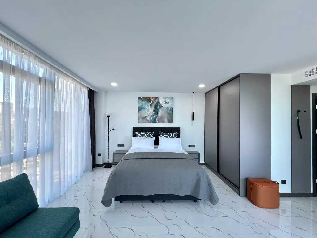 Роскошные апартаменты с террасой в 20 метрах от моря