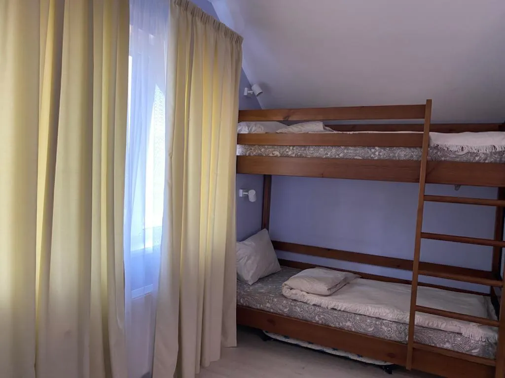 Коттедж с теплым бассейном и баней на дровах