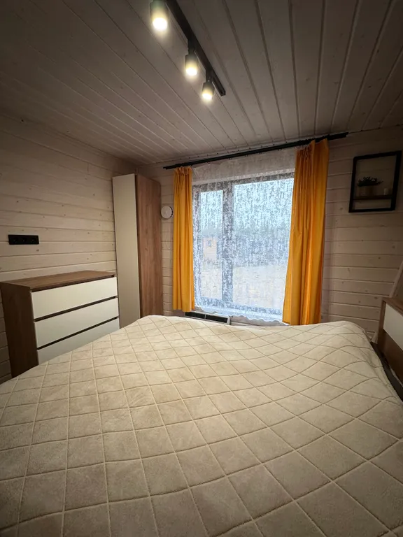 Коттедж Уютный современный дом в сосновом лесу у озера — Запорожское