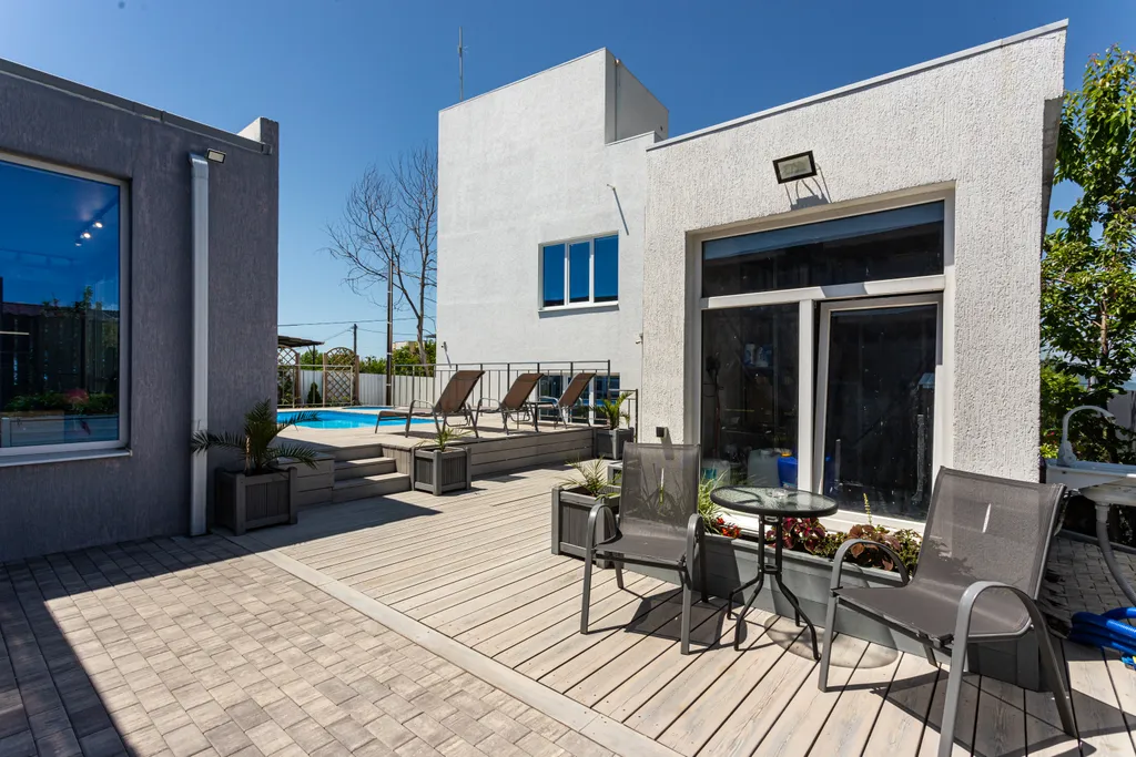 Дом для отдыха с бассейном и банным комплексом