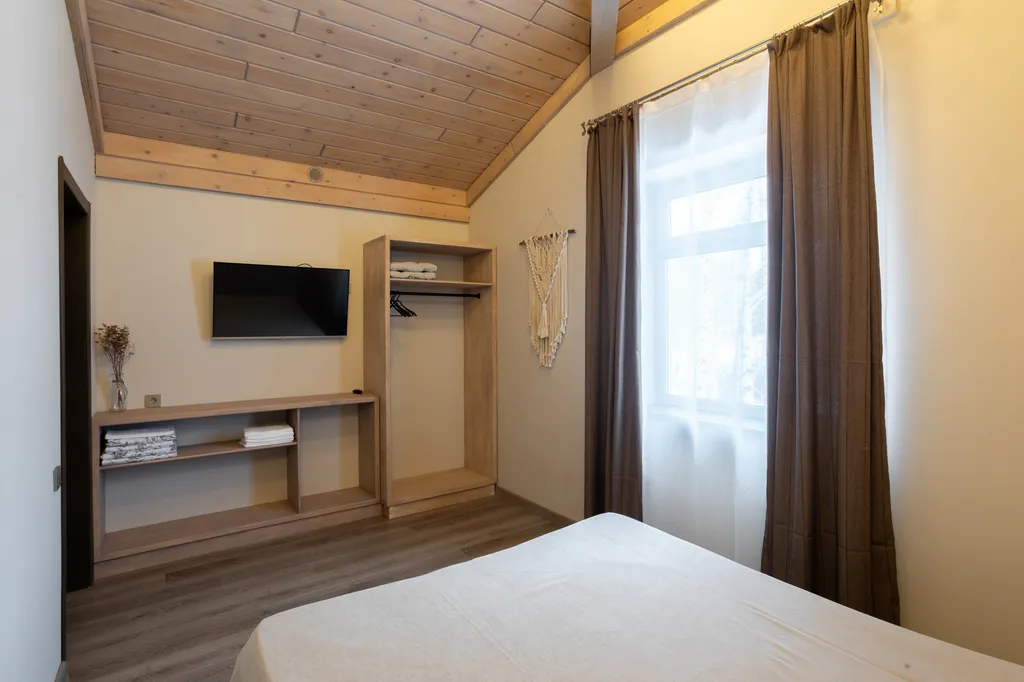 Виноград, дом на 6-8 человек в лесу