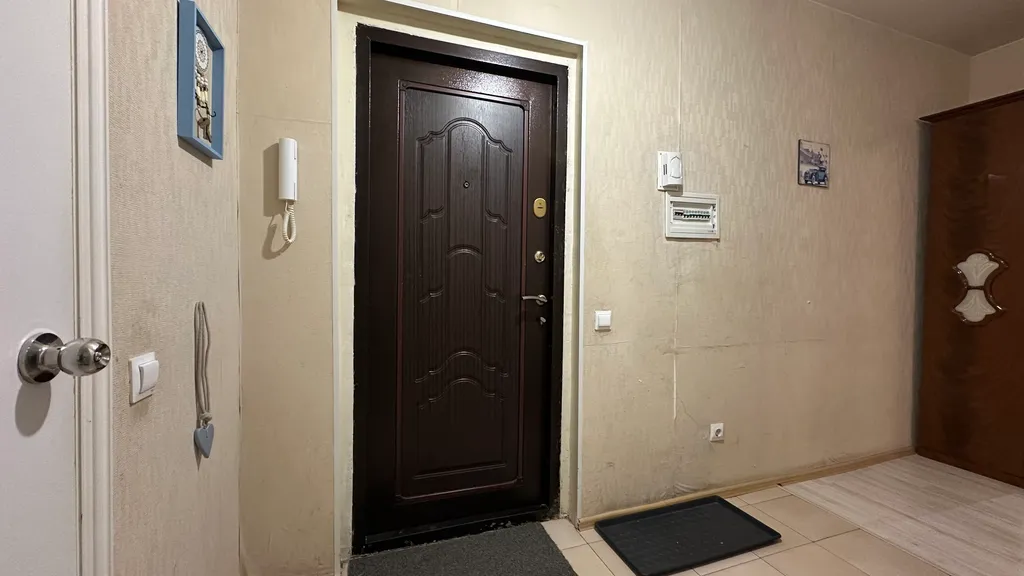 Простая однушка с видом на лес