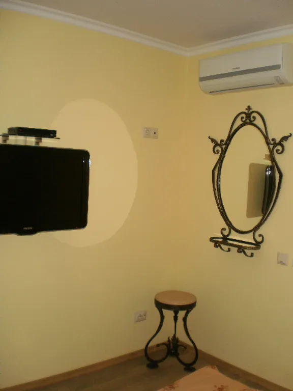 Двухместная комната с видом на горы и сквер