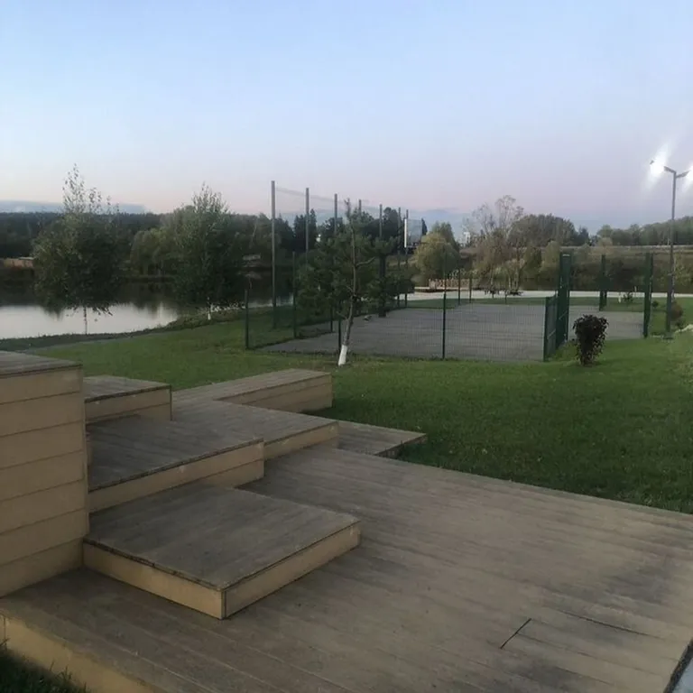 Дом у озера в стиле А-frame