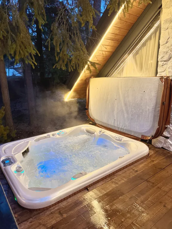 Уютный дом Elovoye в сердце леса с уличным спа-бассейном