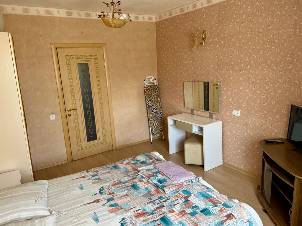 Коттедж 4-комнатный Дом — Евпатория