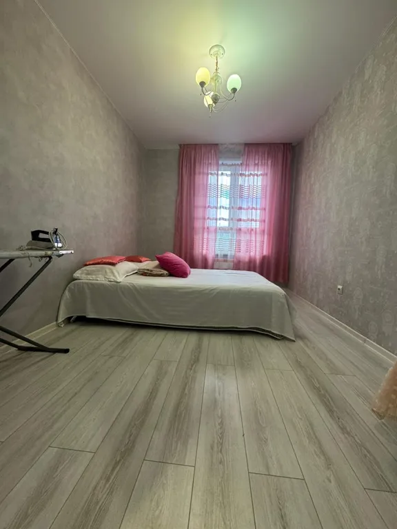 1 -ая Новая светлая  большая квартира — аренда посуточно в Уфа