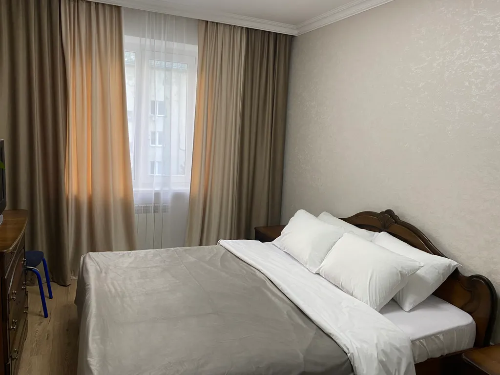 Трехкомнатная квартира в центре Небуга — аренда посуточно в Небуг