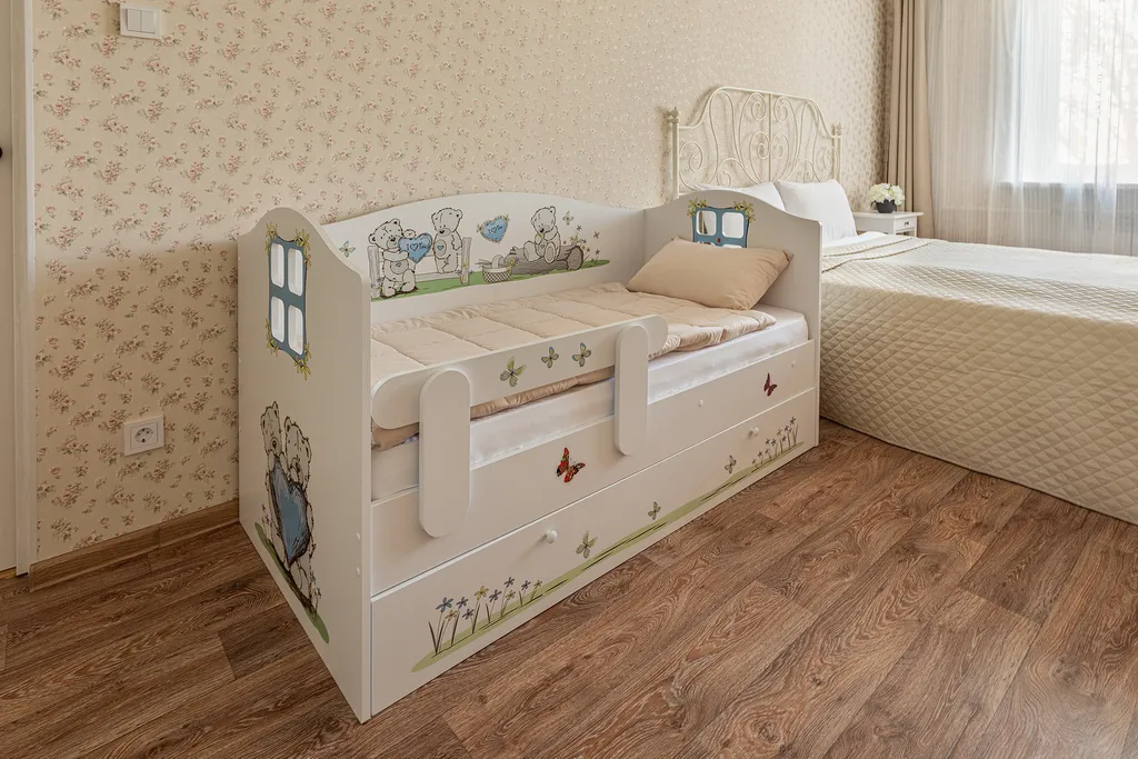 FullHouseApart Двухкомнатная квартира с балконом и детской кроваткой