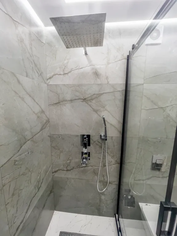 Двухкомнатные апартаменты возле парка со стороны "Долины роз"