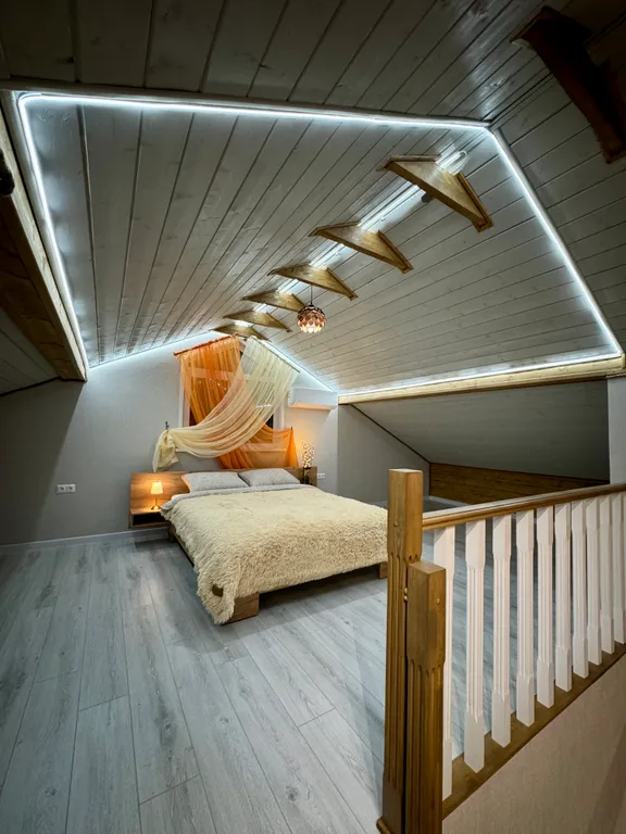 Шикарный дом у реки