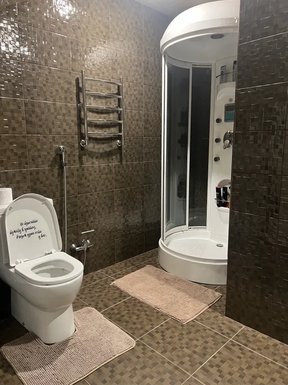 Дом с бассейном и бильярдом