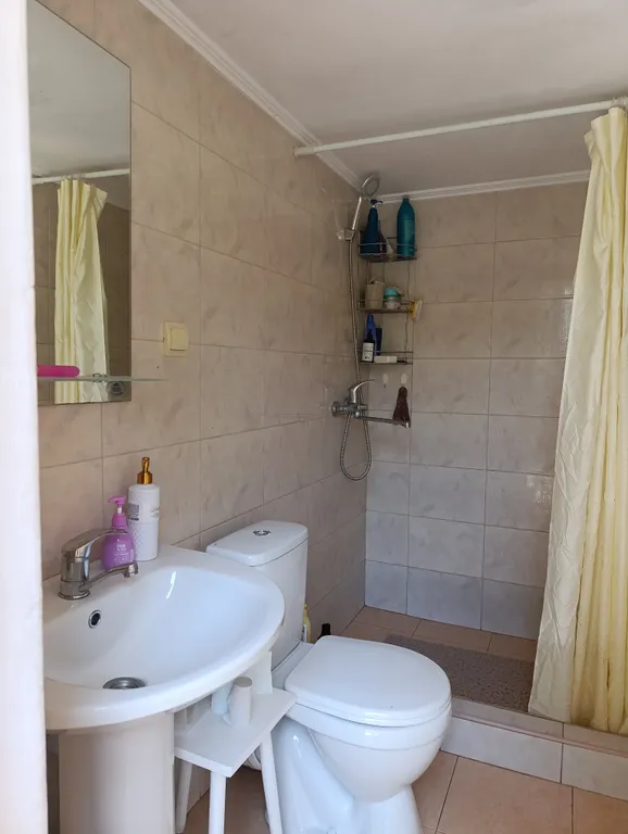 Уютная комната с видом на речку