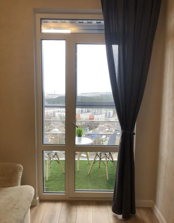 Уютная двушка на 20 этаже с видом на озеро