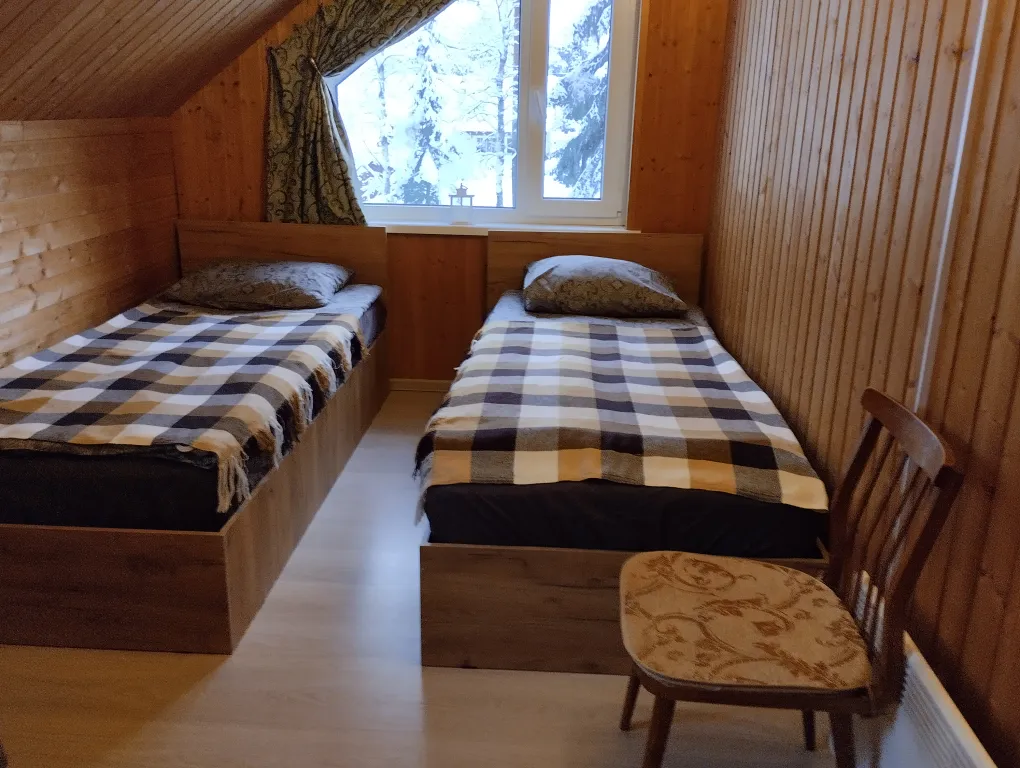 Домик на берегу реки