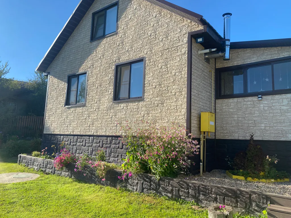 Уютный дом в черте города