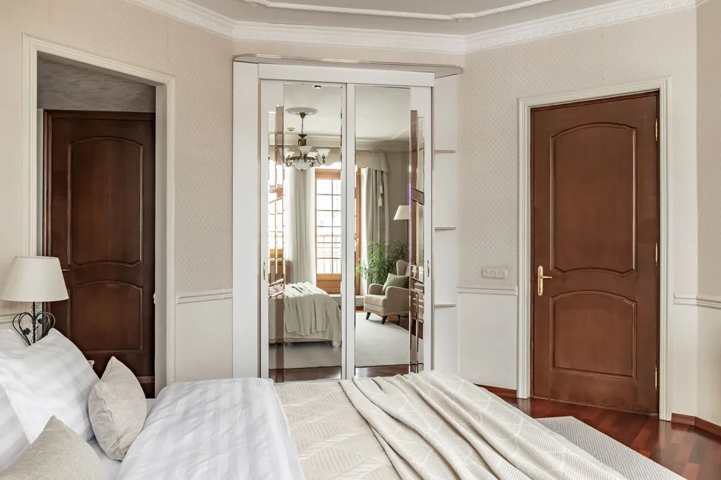 Квартира 4-комнатная квартира в центре с собственной парковкой — Москва