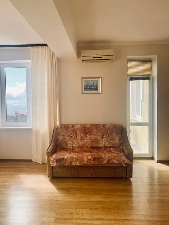 Комнаты с видом на море и горы