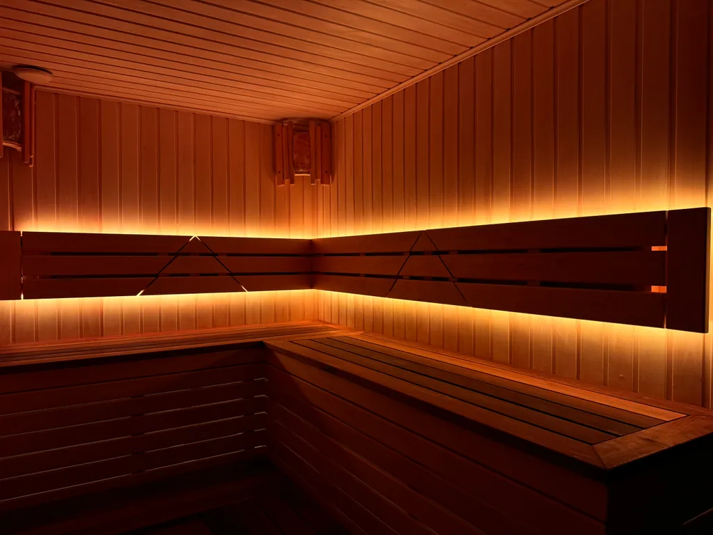 Вилла с бассейном и сауной вблизи леса