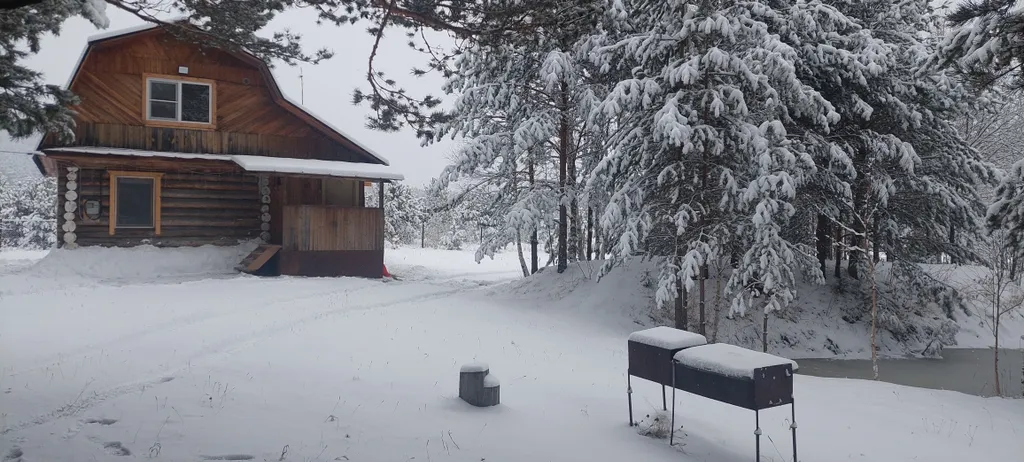 Домик в окружении гор