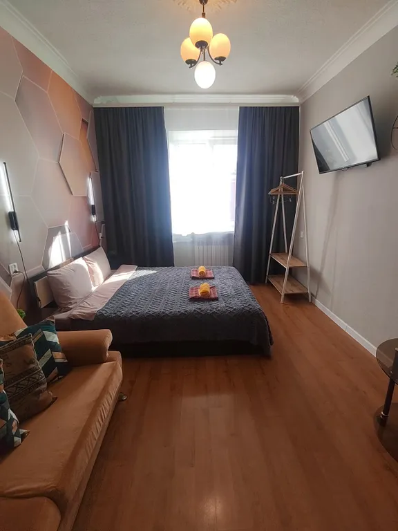 Трёхкомнатная квартира с раздельными комнатами, балконом в центре